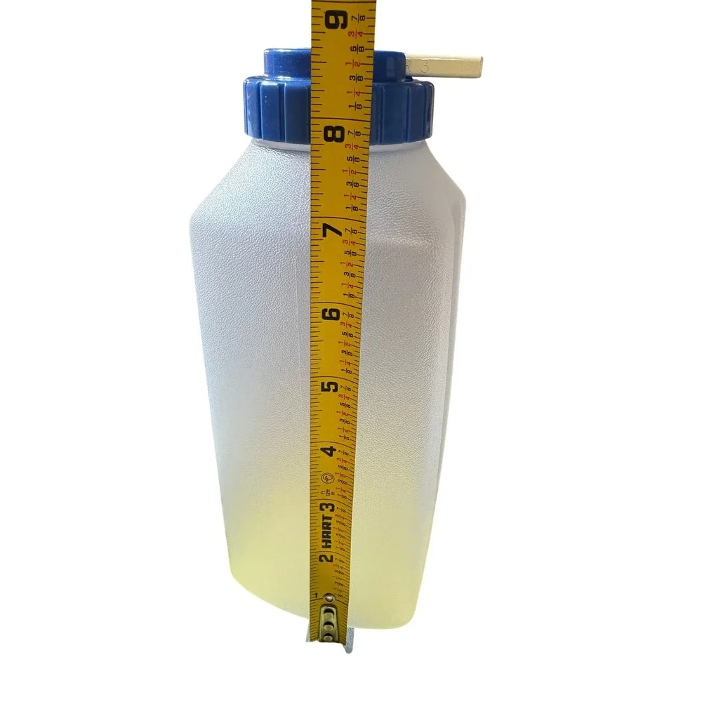 Set of 2 Rubbermaid Vintage 1 Qt Juice Water Bottle  Blue Flip Top Frosted‎